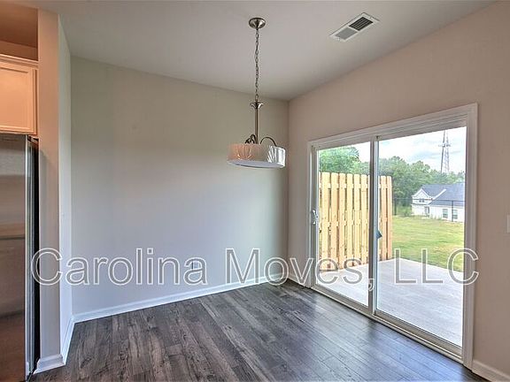 5th image of 32 Apricot Ln