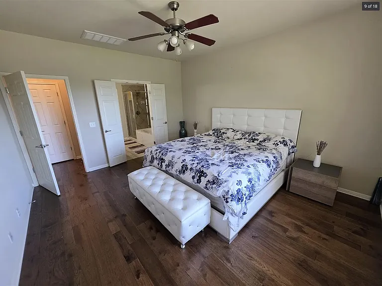 7901 Southwest Pkwy #15 — Photo 9