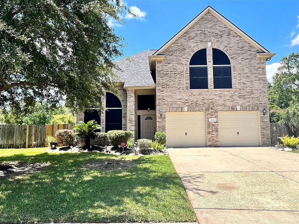 1st image of 202 Almond Dr