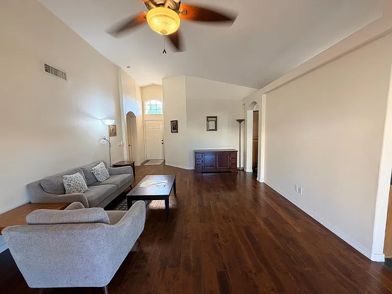 2560 S Vineyard — Photo 9