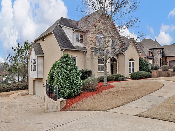 3rd image of 843 Vanessa Dr