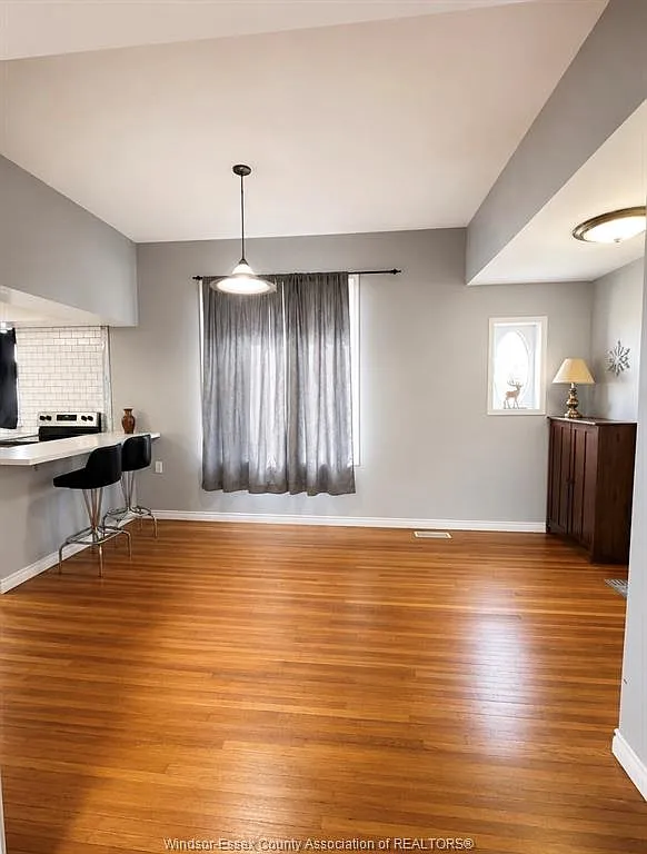 5 bed, $2,195 — Photo 2