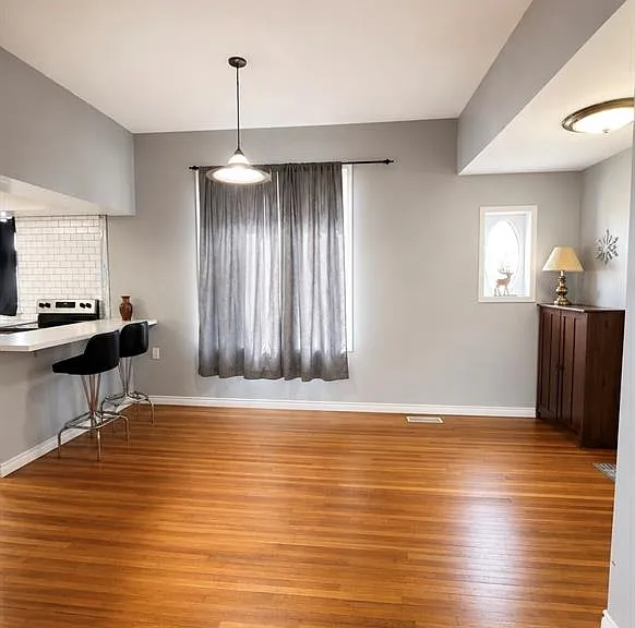 272 McKay Ave — Photo 2