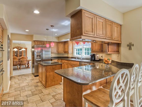 5th image of 12 Barlow House Ct