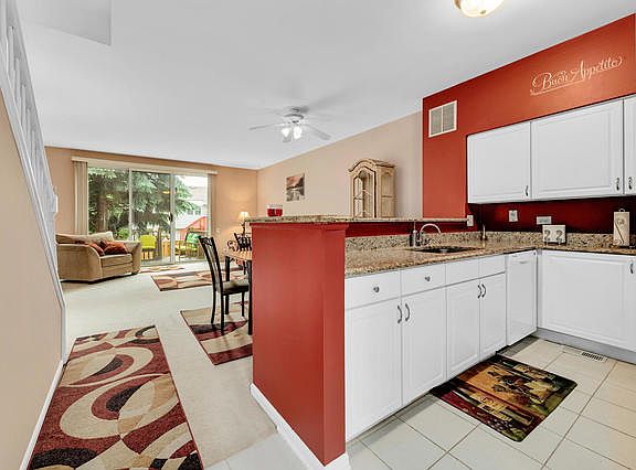 5th image of 155 Oakton Dr