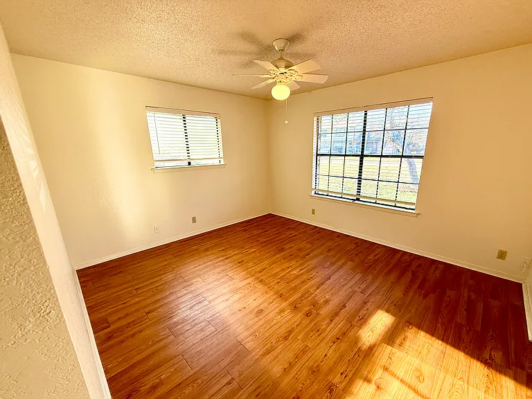 508 Algerita Dr #B — Photo 7