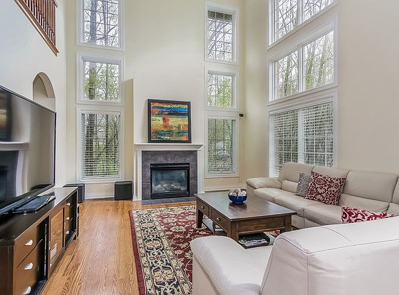 3rd image of 847 N Franklin Ave