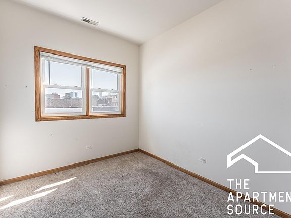 3rd image of 1446 W Chicago Ave #East4