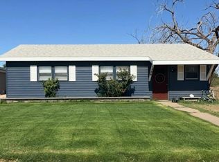1612 Avenue G, Plains, TX 79355