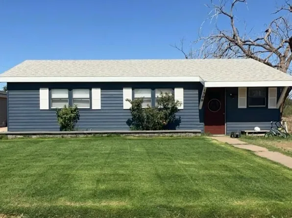 1612 Avenue G, Plains, TX 79355
