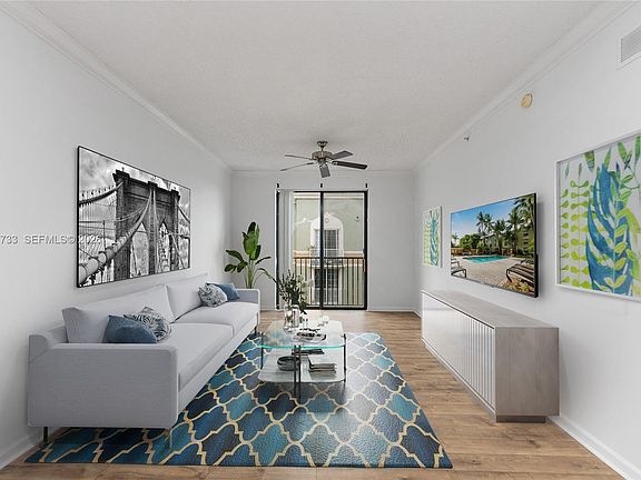 4th image of 1919 Van Buren St #Penthouse 809a