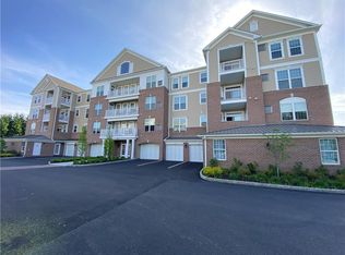 623 Regency Dr, Fishkill, NY 12524