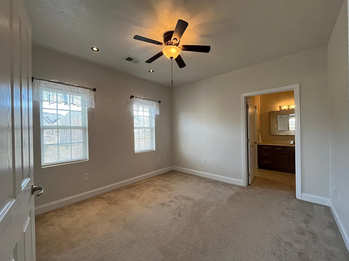 Building Photo - 2338 Suncrest Vlg
