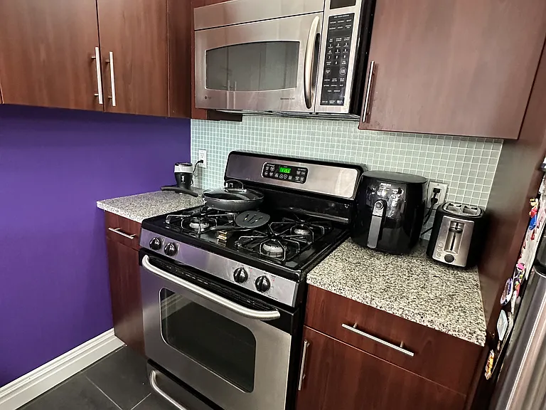 555 W 23rd St #S11E — Photo 8