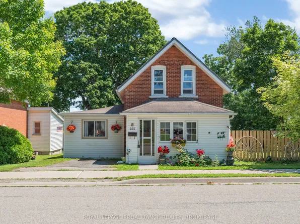 465 Garden St, Gananoque, ON K7G 1J6