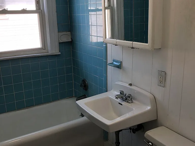 1123 Main St — Photo 2