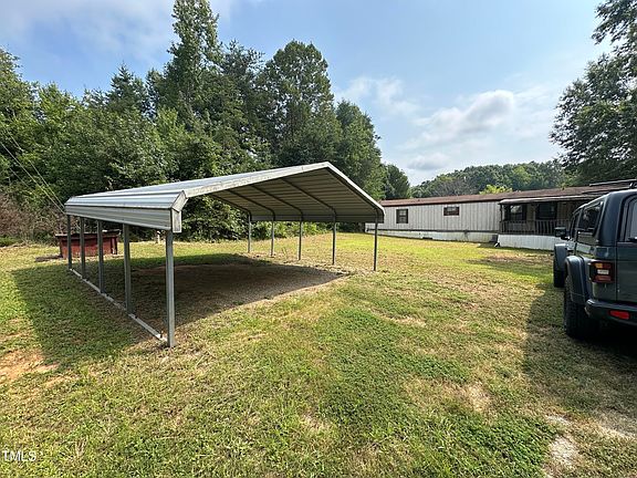 3rd image of 270 Shady Ln