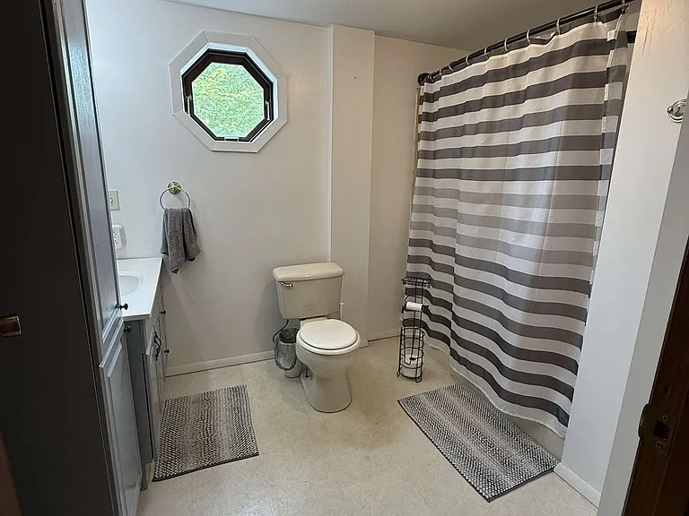 1507 Moore St — Photo 15
