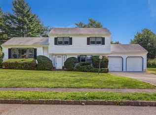 10 Page Pl, Livingston, NJ 07039