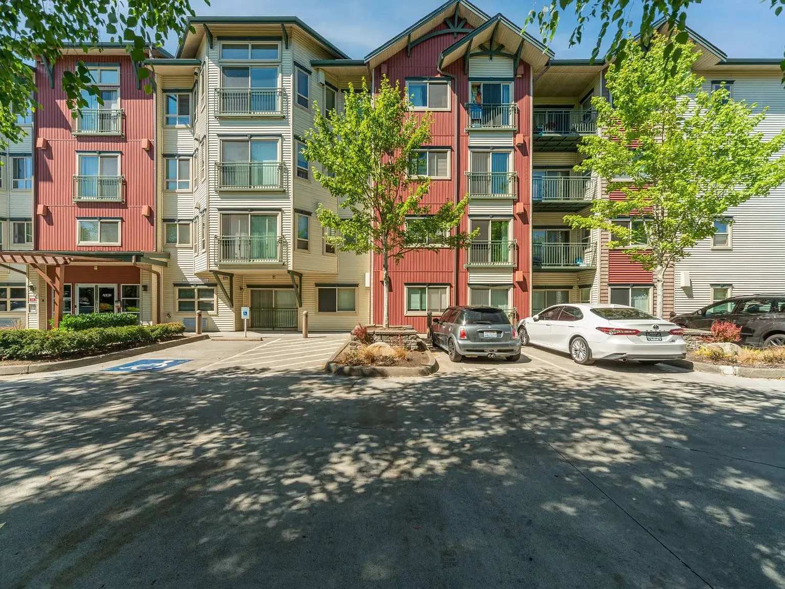 Avion Apartments — Photo 1