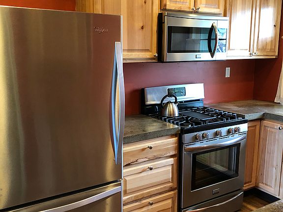 2nd image of 310 SE Dilke St #B