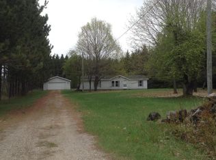 12320 E Traynor Rd, Goetzville, MI 49736