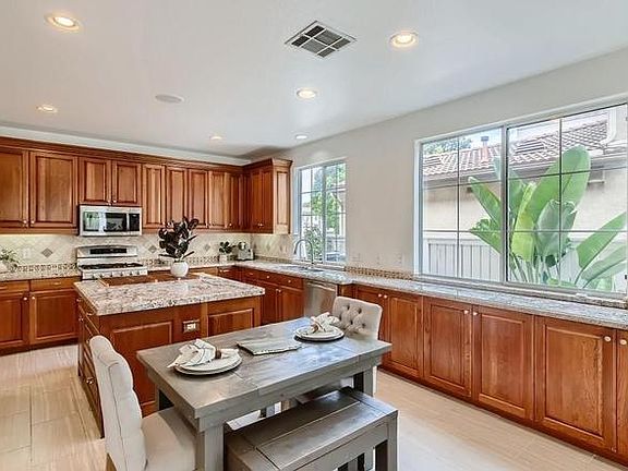 4th image of 1043 Camino Del Sol