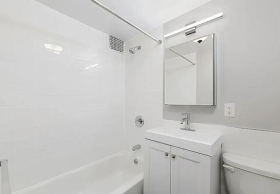 5th image of 340 W 48th St #3E