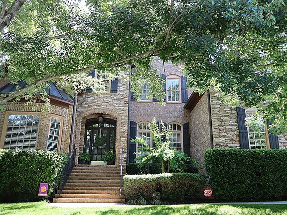 3rd image of 2815 Bevis Ln