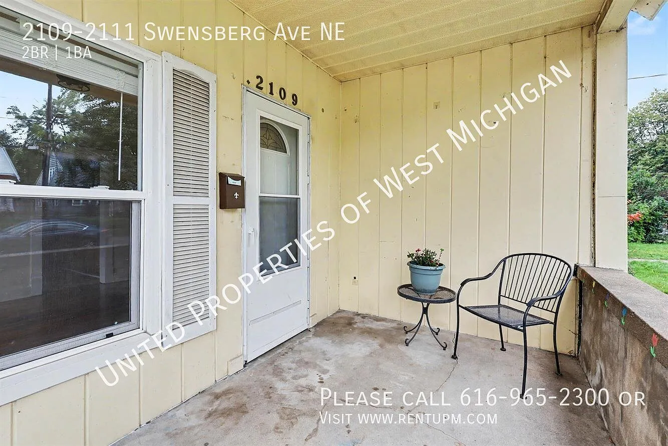Available Now! | 2 bedroom, 1 Bathroom Lower Level Apartment in the Creston Neighborhood | Detach... — Photo 2