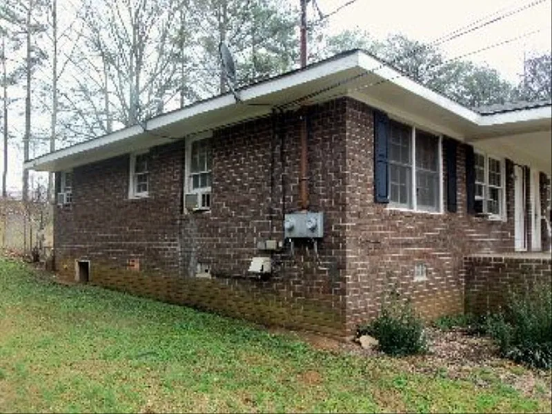 http://www.propertyboss.net/CustomerImages/DFF001_92991/media/Properties/20-A%20Mary%20Ella%20Drive/zsmall_100_1508.JPG