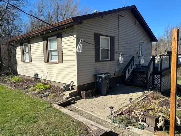 8663 N 40th St, Augusta, MI 49012