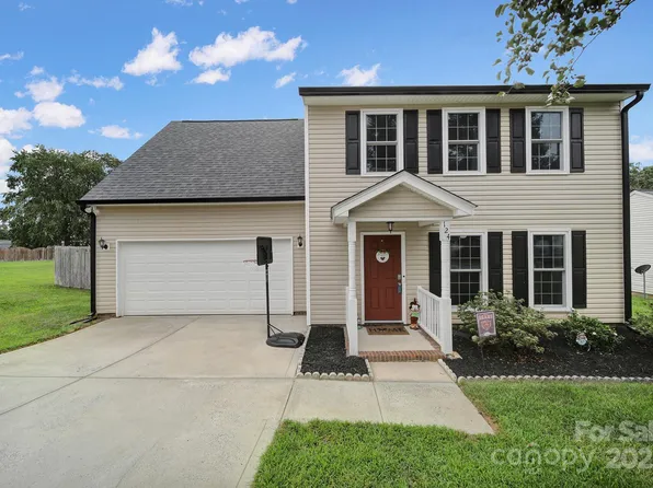124 Kristens Court Dr, Mooresville, NC 28115