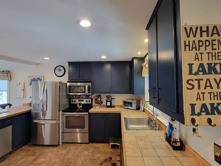 103 Lakeshore Dr — Photo 3