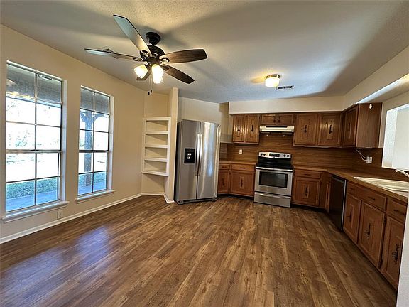 4th image of 1047 Private Road 3022