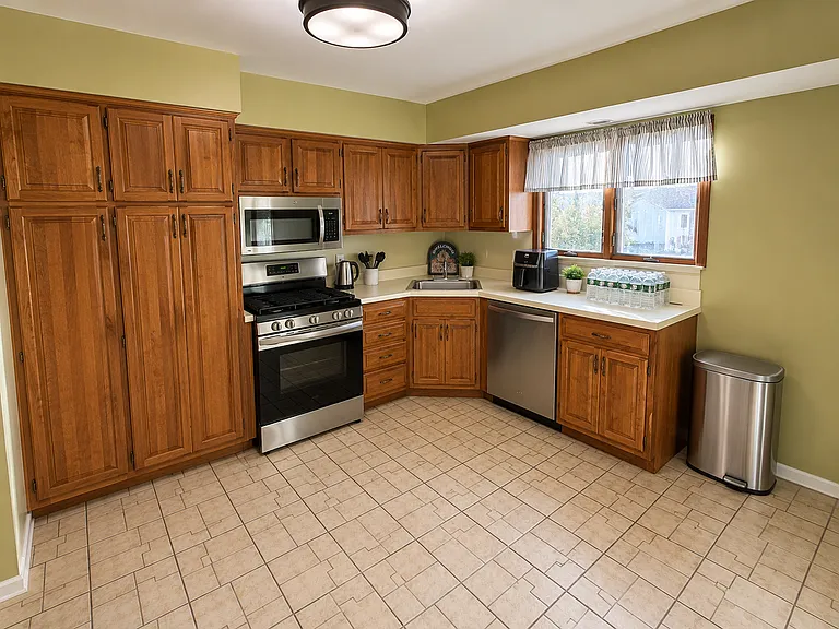 2529 Adams Ct — Photo 6