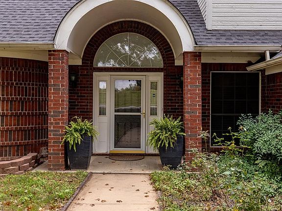 3rd image of 208 Tryall Dr