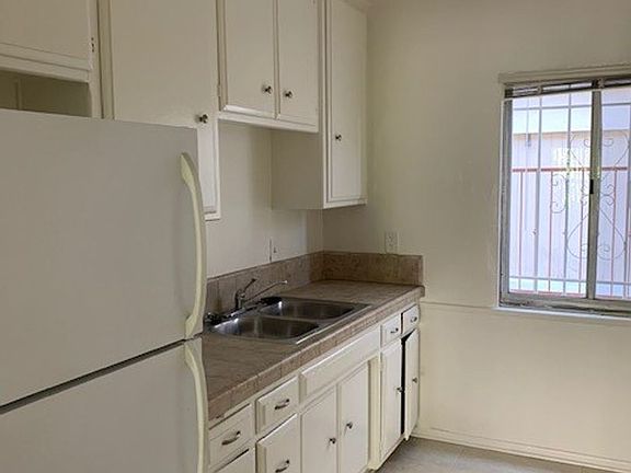 5th image of 3666 Vinton Ave #2