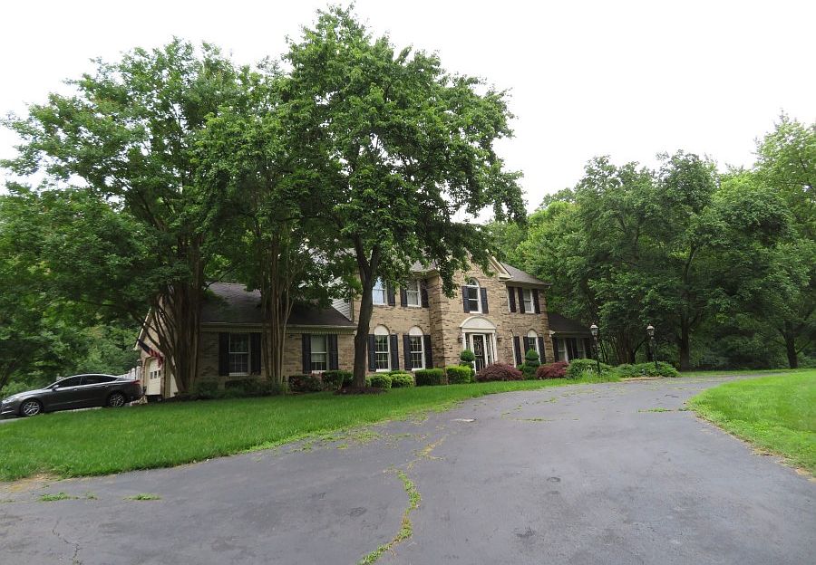 2nd image of 8090 Hawthorne Rd