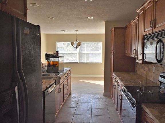 4th image of 775 Harmony Ln