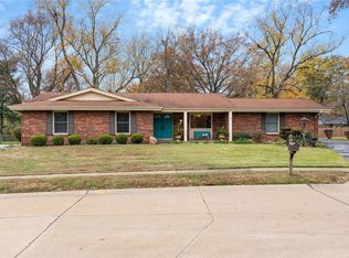 407 Spring Valley Ct, Chesterfield, MO 63017