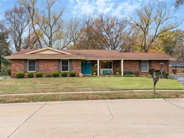 407 Spring Valley Ct, Chesterfield, MO 63017