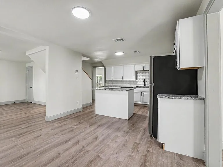 1320 S 7th Ave — Photo 6