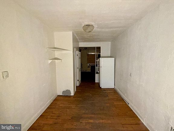 5th image of 122 N Haven St