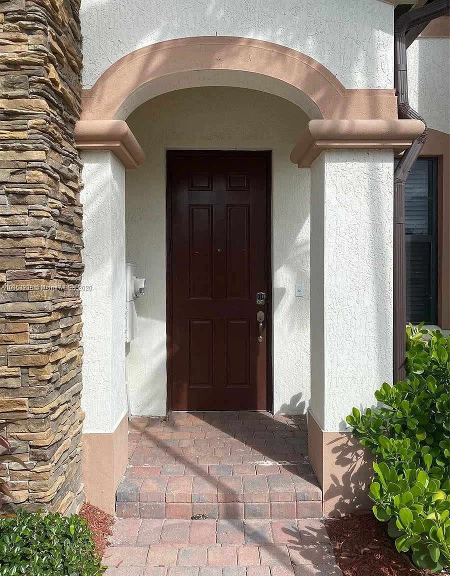 4 bed, 1955 sqft, $3,200 — Photo 4