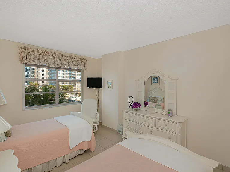 1980 S Ocean Dr #3P — Photo 11