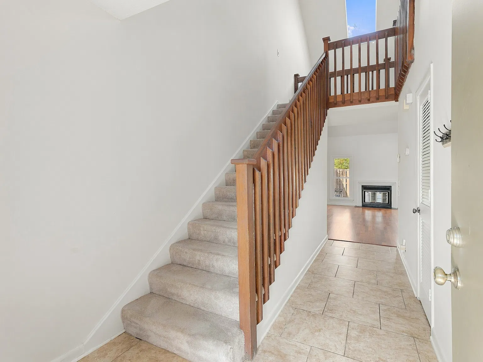 605 Barlin Dr — Photo 3