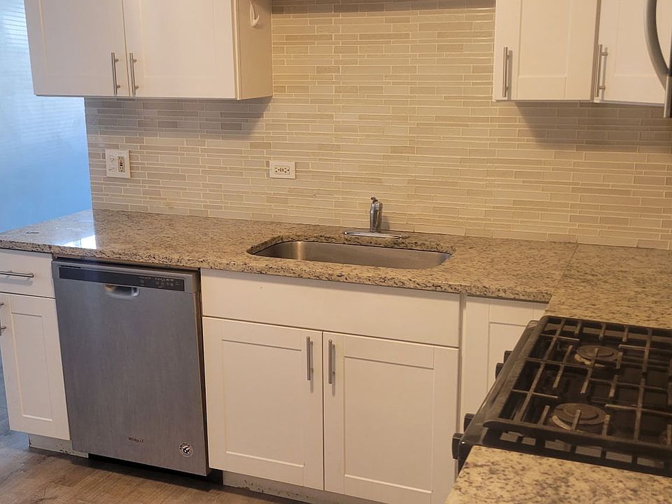 2nd image of 6048 N Elston Ave