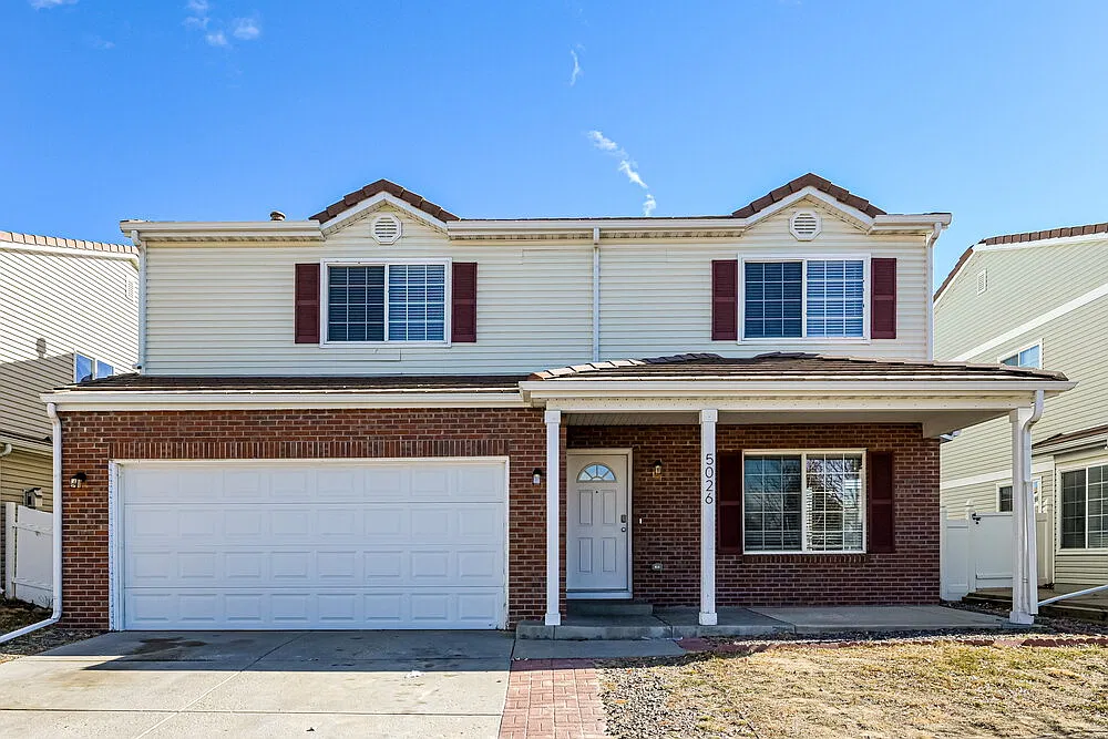 4 bed, 2.5 bath, 2732 sqft, $5,090 — Photo 1