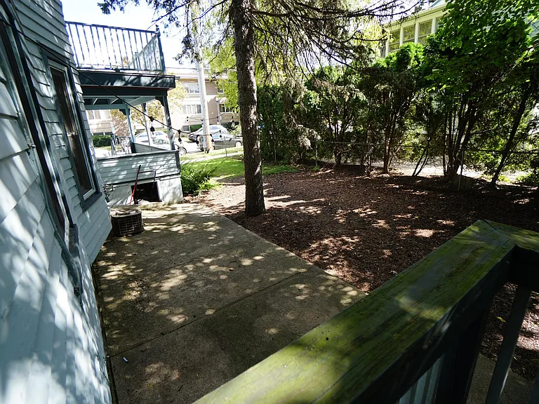 View from kitchen / Yard - Dog run with patio